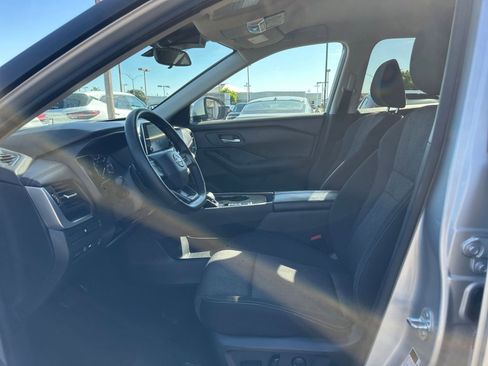 Used 2025 Nissan Rogue SV FWD image 29