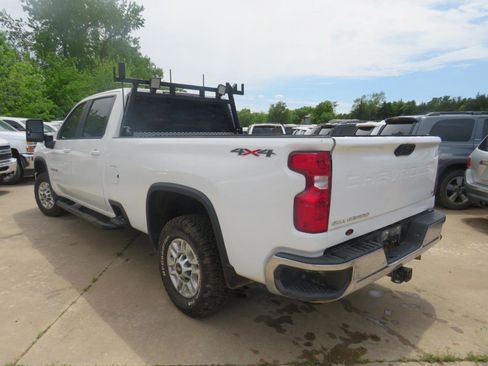 Used 2021 Chevrolet Silverado 2500 LT w/ Convenience Package image 7