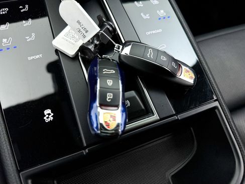 Used 2024 Porsche Macan image 36