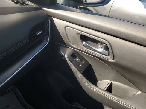 Used 2024 Nissan Rogue SV image 27