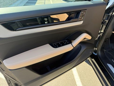Certified 2025 Porsche Cayenne image 21