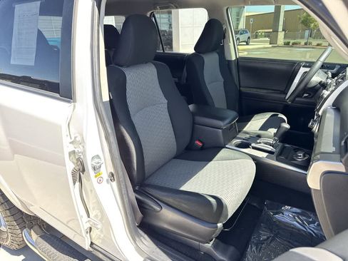 Used 2016 Toyota 4Runner SR5 AWD/4WD image 14