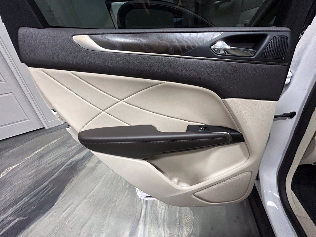 Used 2018 Lincoln MKC Reserve FWD image 47