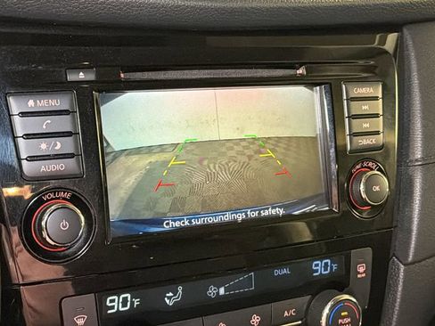 Used 2020 Nissan Rogue SV image 24