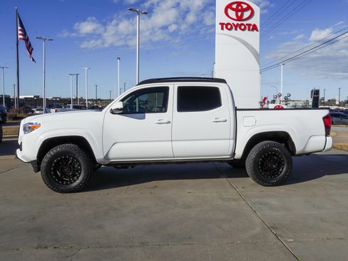 Certified 2022 Toyota Tacoma SR image 5