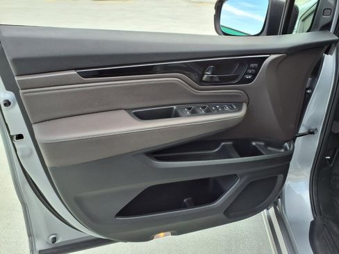 Used 2023 Honda Odyssey Touring image 11
