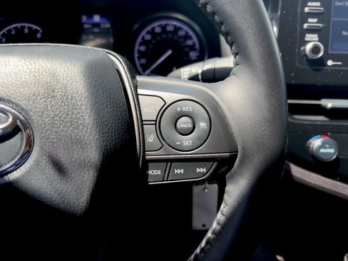Used 2021 Toyota Camry SE FWD image 6