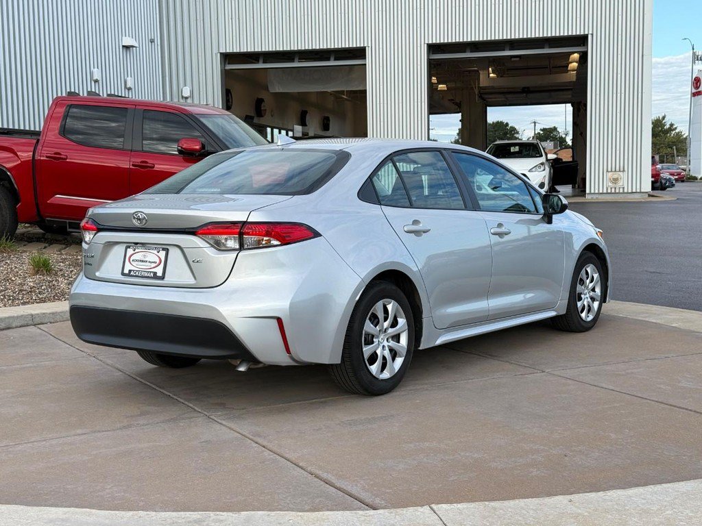 Used 2025 Toyota Corolla LE FWD image 5