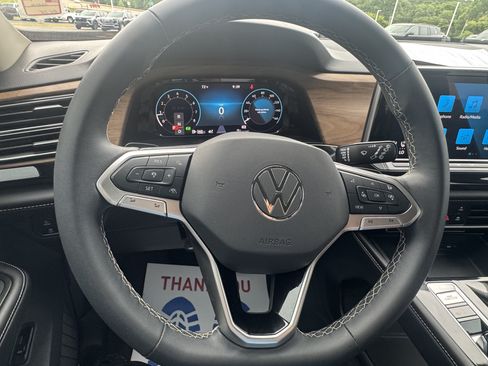 Used 2024 Volkswagen Atlas SE w/ Black Wheel Package FWD image 25