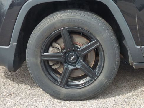 Used 2014 Jeep Cherokee Sport image 14