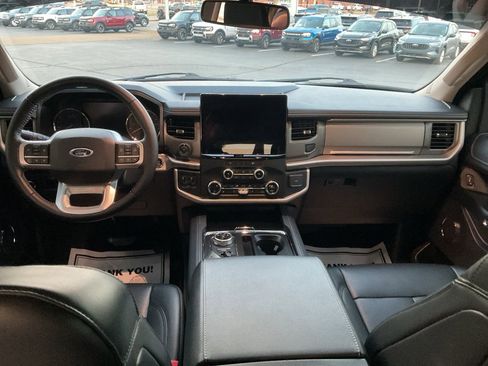Used 2024 Ford Expedition XLT image 14