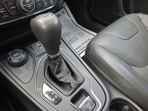 Used 2021 Jeep Cherokee Latitude Lux 80th Anniv w/ Quick Order Package 26U 80TH AWD/4WD image 34