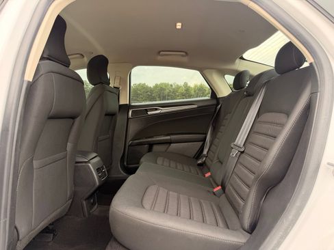 Used 2019 Ford Fusion SE FWD image 15