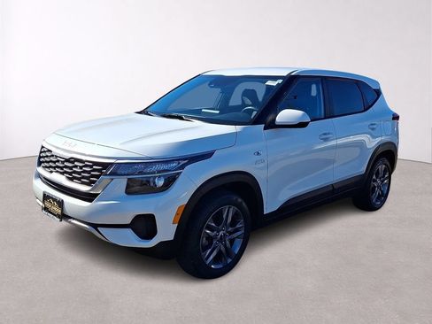 Used 2023 Kia Seltos LX AWD/4WD image 3