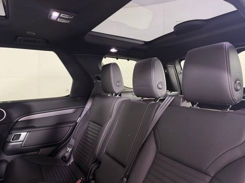 New 2025 Land Rover Discovery Dynamic SE image 25