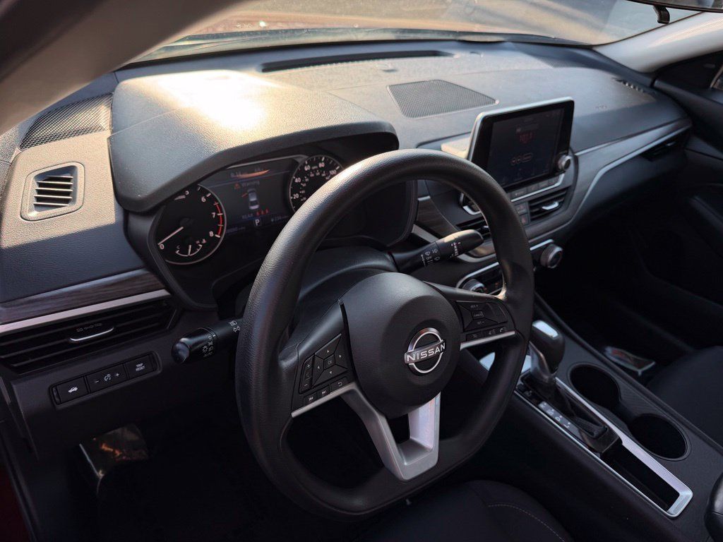 Certified 2025 Nissan Altima 2.5 SV FWD image 18