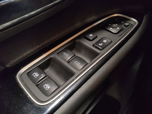 Used 2018 Mitsubishi Outlander SEL image 27