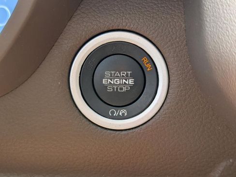 Used 2020 RAM 1500 Laramie AWD/4WD image 27