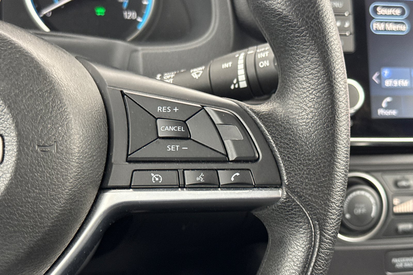 Used 2025 Nissan Leaf S FWD image 39