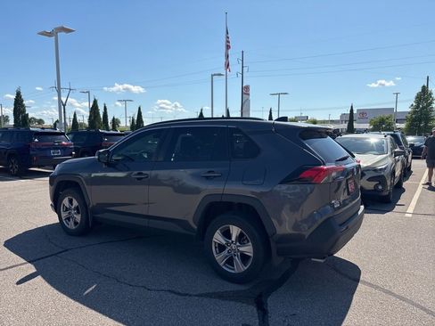Used 2022 Toyota RAV4 XLE FWD image 5