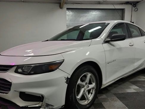 Used 2017 Chevrolet Malibu LS image 4