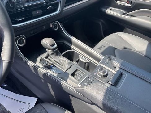 Used 2025 Toyota Grand Highlander AWD image 18