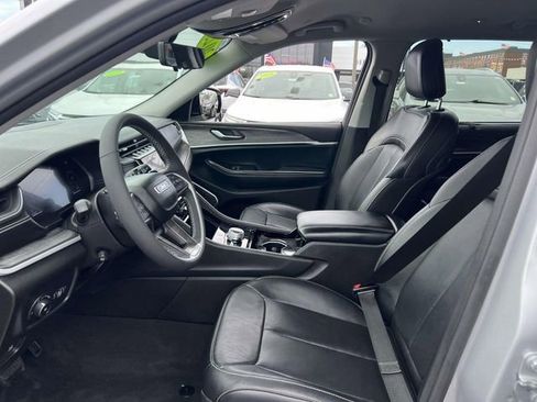 Used 2023 Jeep Grand Cherokee L Limited w/ Luxury Tech Group II image 17