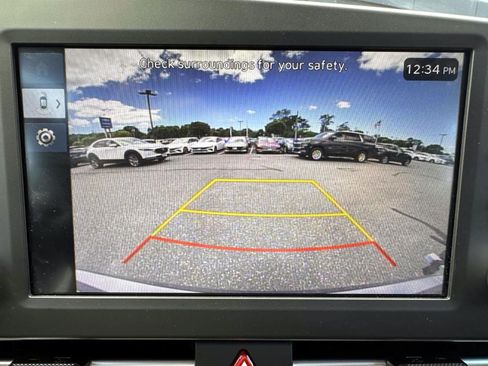 Used 2025 Hyundai Elantra SE FWD image 22