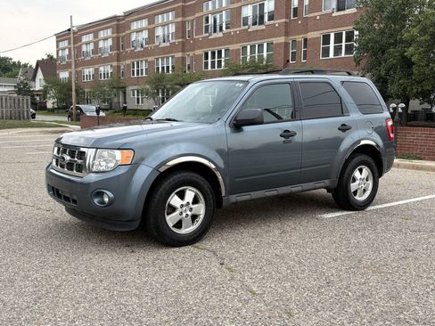 Used 2012 Ford Escape XLT w/ Cargo Pkg FWD image 4