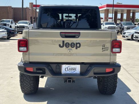 Used 2022 Jeep Gladiator Sport AWD/4WD image 4