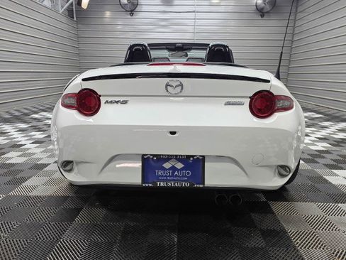 Used 2019 MAZDA MX-5 Miata Club RWD image 6