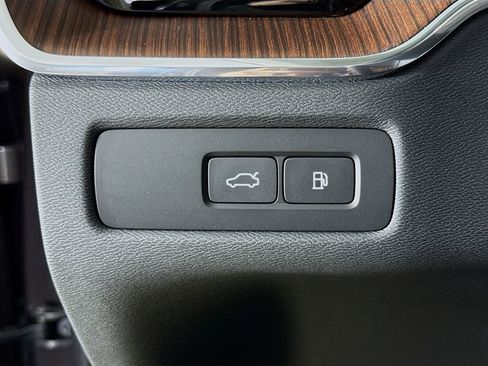 Certified 2024 Volvo XC60 T8 Ultimate w/ Protection Package Premier image 10