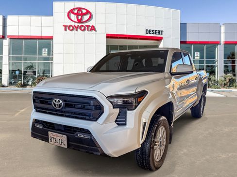 Used 2025 Toyota Tacoma SR5 AWD/4WD image 2