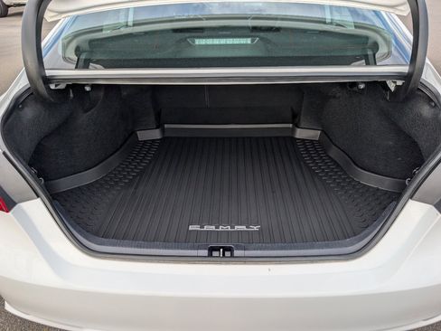 Used 2024 Toyota Camry SE image 9