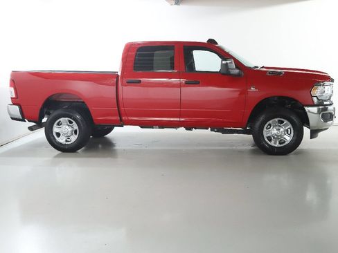 Used 2024 RAM 3500 Tradesman w/ Chrome Appearance Group AWD/4WD image 11