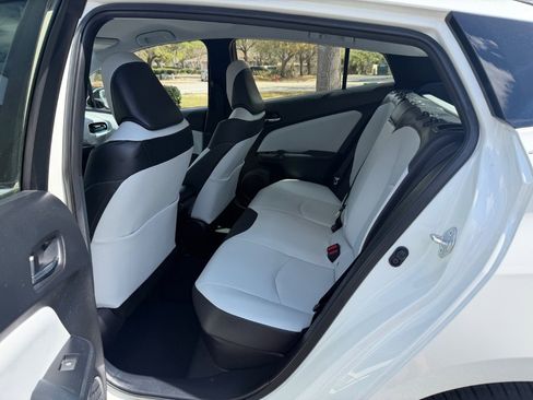 Used 2018 Toyota Prius Four image 14