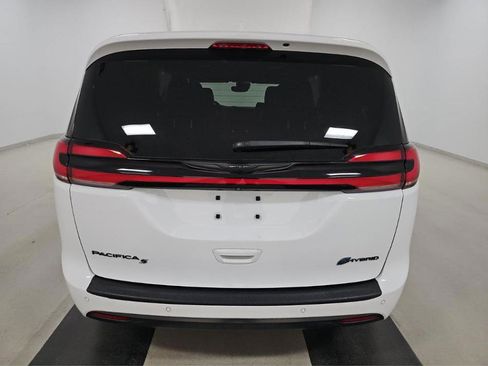 Used 2022 Chrysler Pacifica Touring-L w/ S Appearance Package FWD image 6