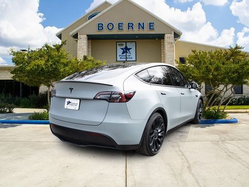Used 2022 Tesla Model Y Performance image 5