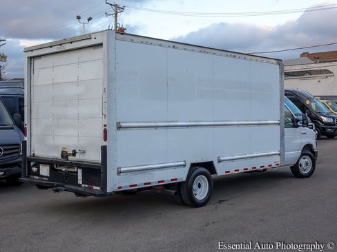 Used 2017 Ford E-350 and Econoline 350 Super Duty image 8