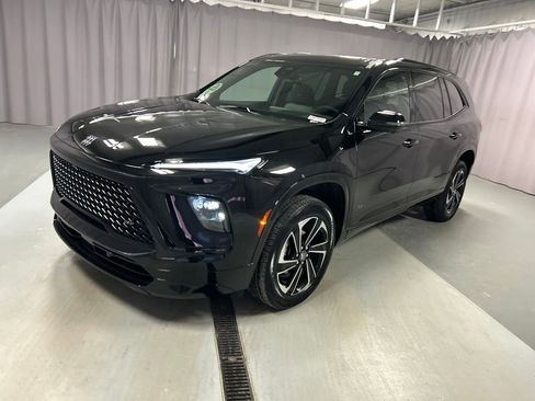 Used 2025 Buick Enclave Sport Touring image 3