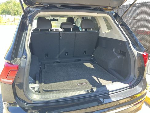 Used 2021 Volkswagen Tiguan SE AWD/4WD image 23