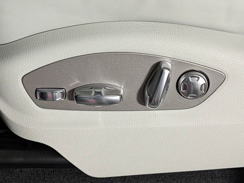 New 2026 Porsche Macan image 30