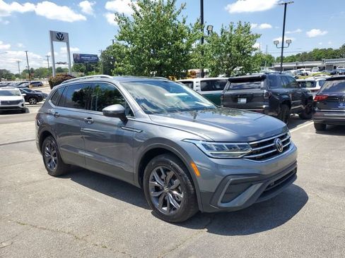 Certified 2023 Volkswagen Tiguan SE FWD image 3