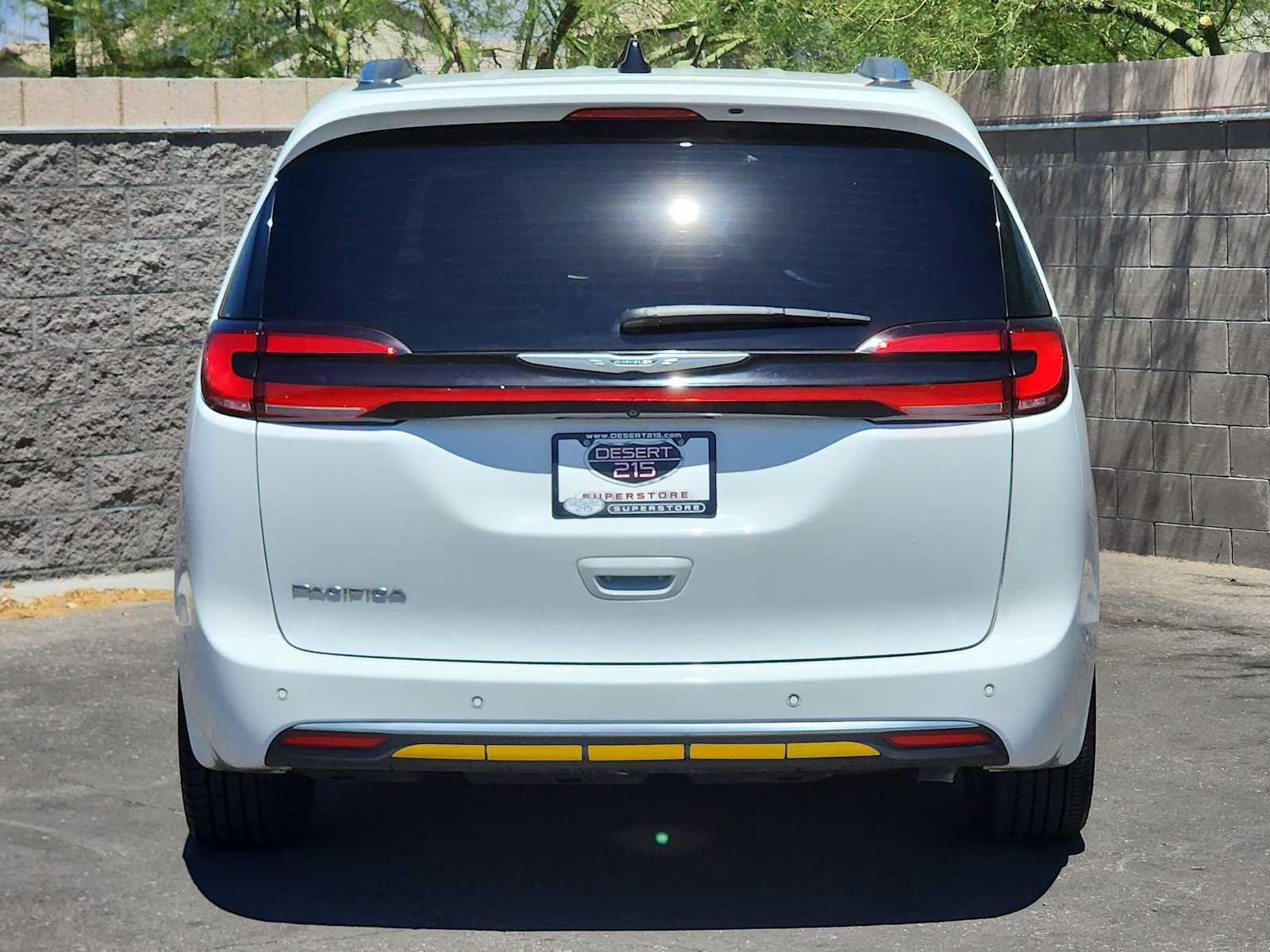 Used 2024 Chrysler Pacifica Pinnacle FWD image 7