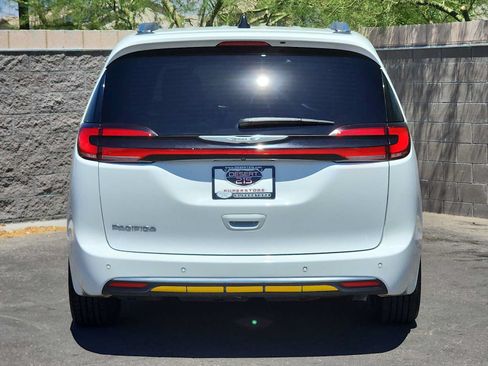 Used 2024 Chrysler Pacifica Pinnacle FWD image 7