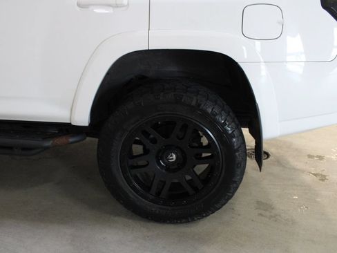 Used 2021 Toyota 4Runner TRD Off-Road Premium w/ Moonroof Package AWD/4WD image 28