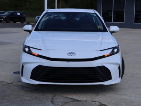 Used 2025 Toyota Camry LE image 21