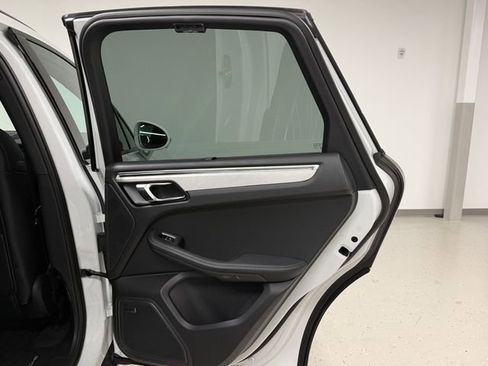 Certified 2026 Porsche Macan AWD/4WD image 38