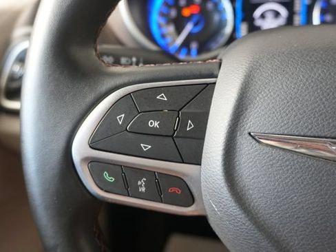 Used 2017 Chrysler Pacifica Touring-L w/ Tire & Wheel Group FWD image 14