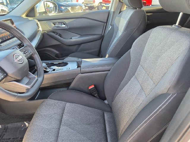 Used 2026 Nissan Rogue SV w/ Cold Weather Package FWD image 15